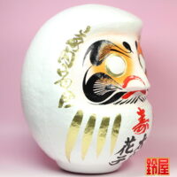 結婚式でのだるまの目入れ：右斜め前画像